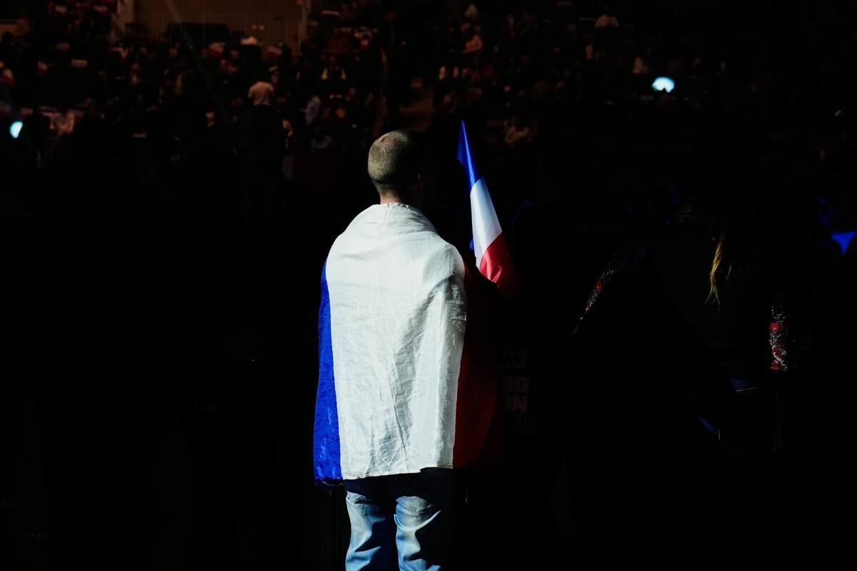 Protestan franceses en las calles. | AP