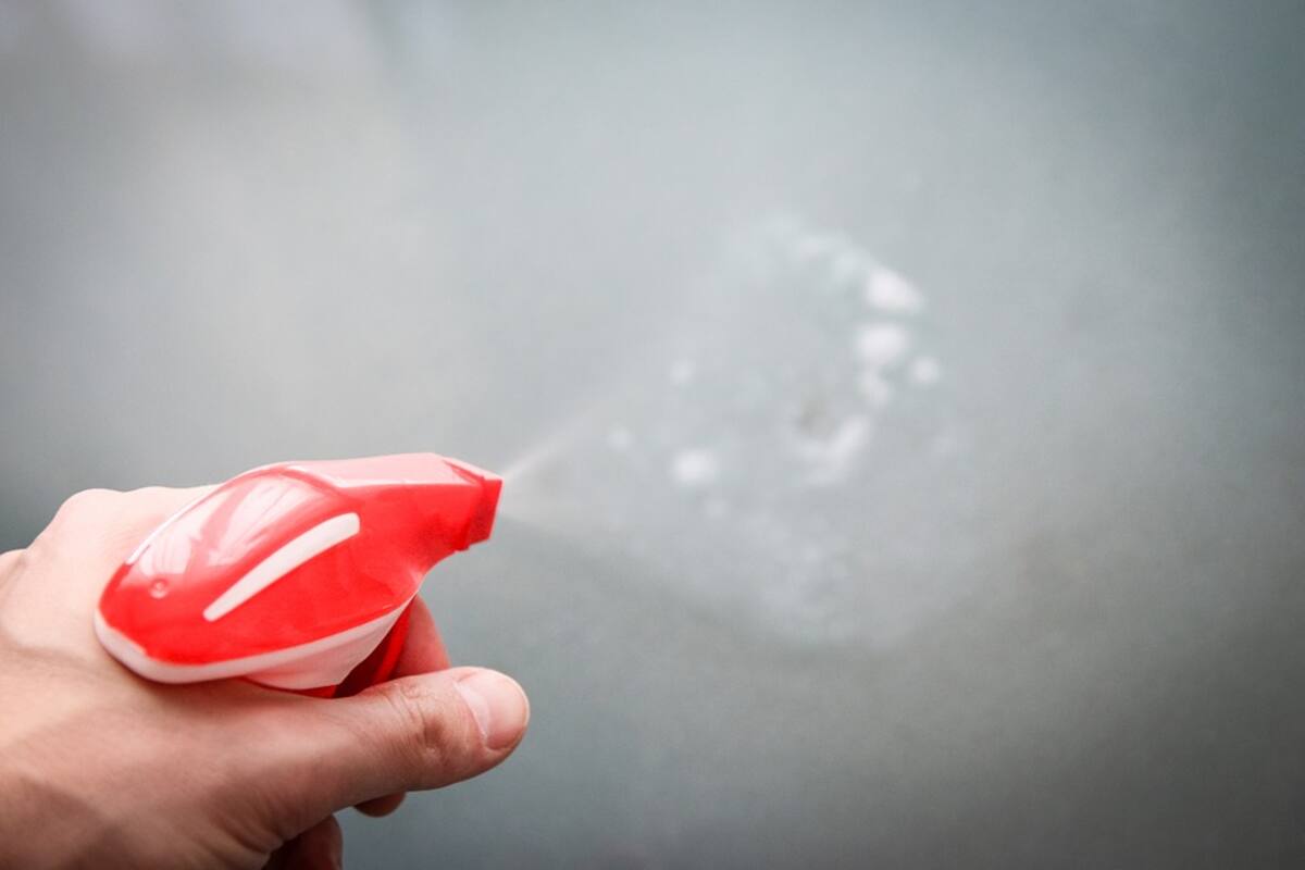 Mujer muere tras mezclar productos para desinfectar su baño