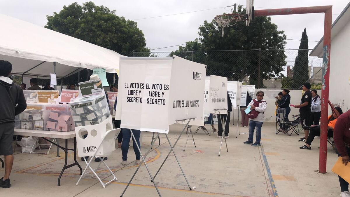 Aún no se cierran las casillas en la escuela Sentimientos del a Nación.