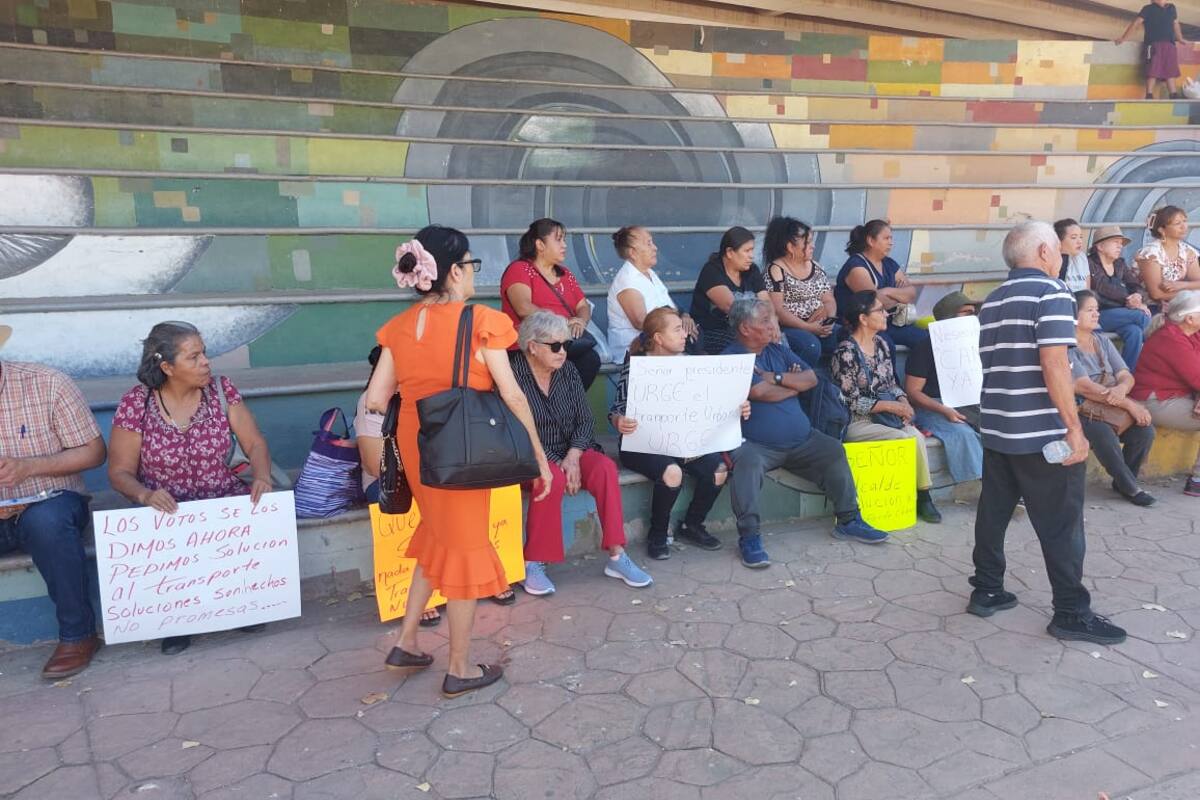 Se manifiestan usuarios del transporte urbano de Nogales