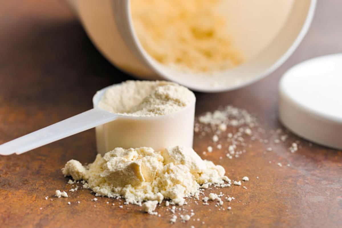 Crecimiento muscular y reducción de estrés: los beneficios de la proteína de suero de leche según estudios