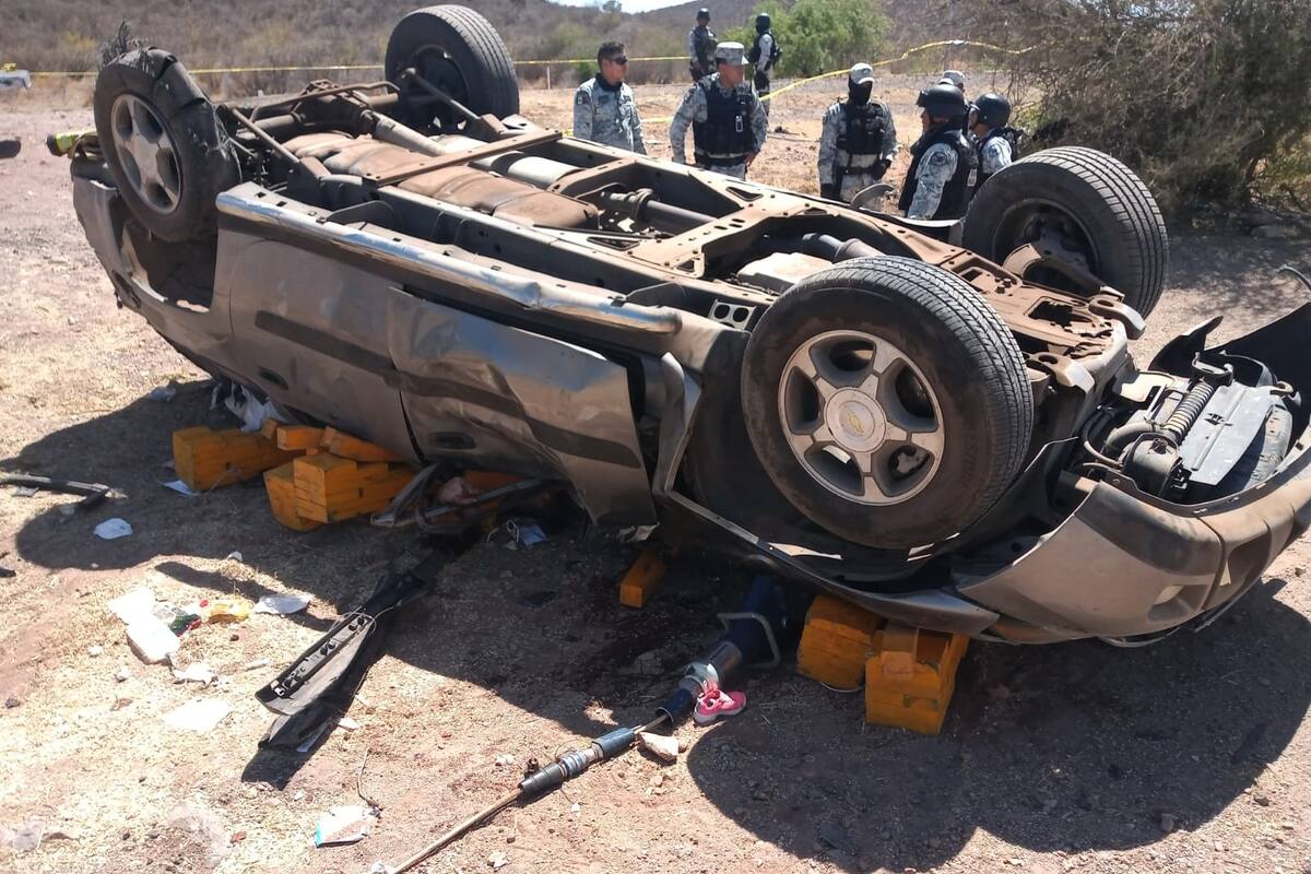 Ocurre volcamiento en la carretera Guaymas-Obregón y muere un hombre