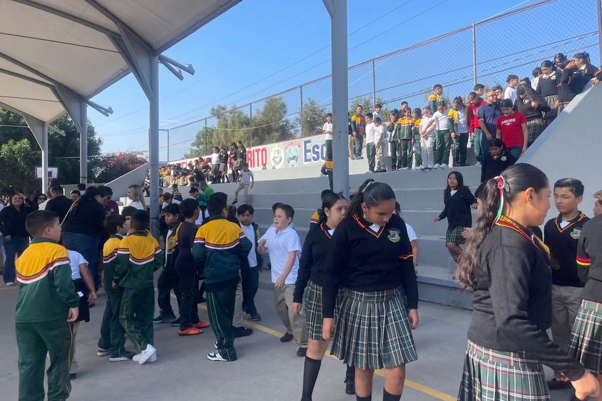 Regresan más de 25 mil alumnos a clases en Rosarito