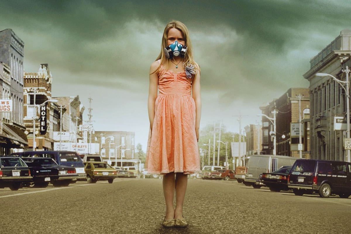 Esta película de terror sobre un pueblo atrapado por la locura es una joya olvidada en Netflix