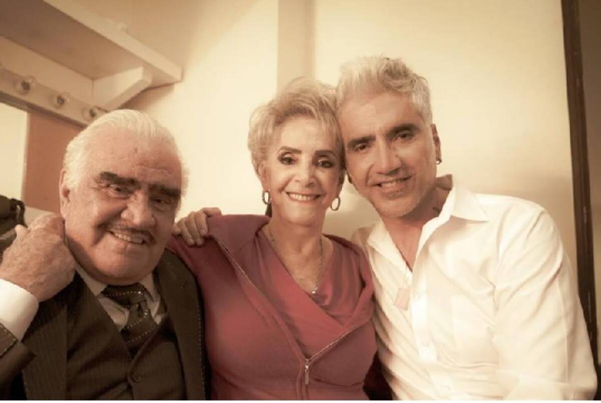 Alejandro Fernández reveló que su madre, Doña Cuquita Abarca, se encuentra en excelente estado a pesar de la ausencia de su esposo.