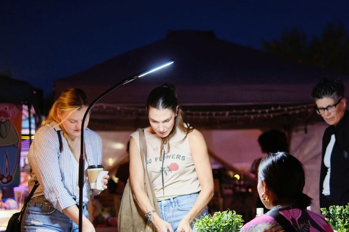 Un mercado bajo las estrellas en Tucson, Arizona