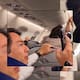 El titular de la SEP, Mario Delgado, se pelea con periodista tras ser “acosado” durante un vuelo retrasado por lluvias en el AICM (VIDEO)