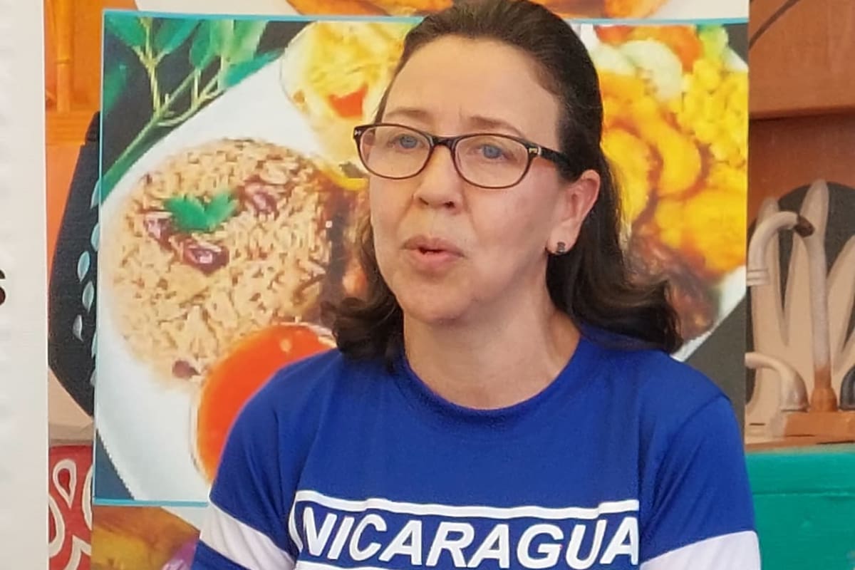Nicaragüense logra en Tijuana recibirse con honores como nutrióloga