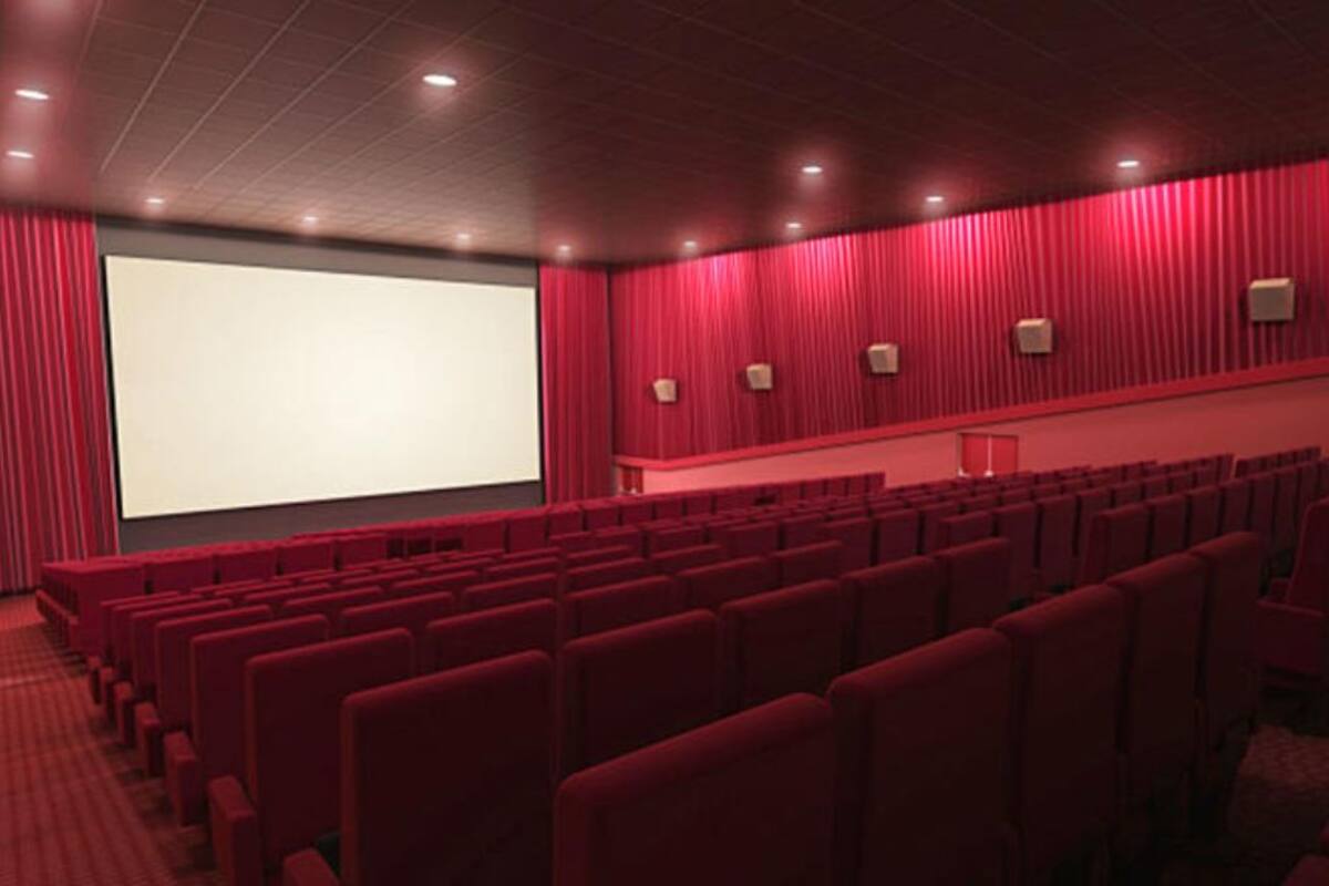 Senador en EU busca que los cines especifiquen a qué hora inicia realmente la película