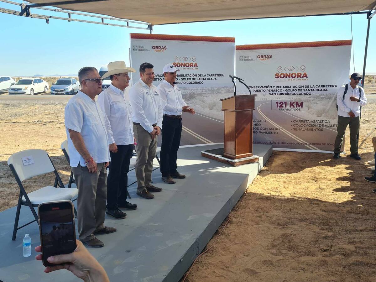 Hoy en la mañana en el kilómetro 20 de la carretera de Puerto Peñasco a Santa Clara fue colocado un templete sobre le rúa para realizar el evento.