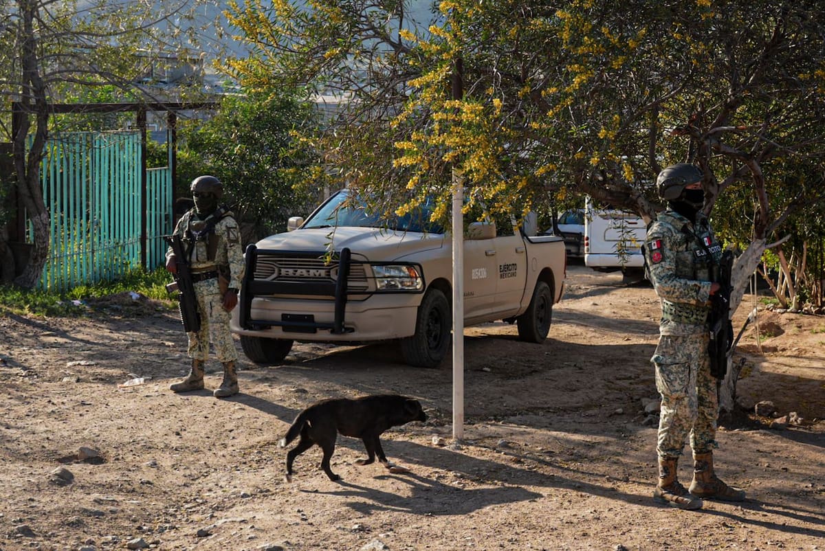 Las víctimas fueron localizadas sin vida dentro de un domicilio; autoridades resguardaron la zona mientras se realizan las investigaciones. Foto: Leonardo González