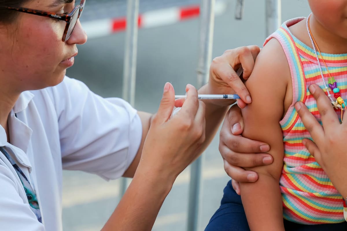 ¿Dónde y quiénes pueden vacunarse gratis en Baja California? Arranca la campaña invernal contra influenza, COVID-19 y neumococo