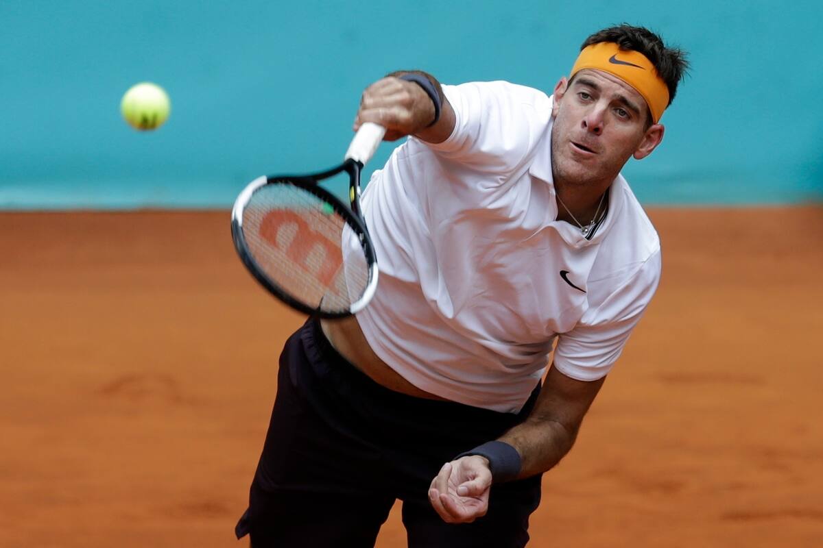 El argentino Juan Martín del Potro durante su partido ante el serbio Laslo Djere en el Abierto de Madrid, el miércoles 8 de mayo de 2019. (AP Foto/Andrea Comas)