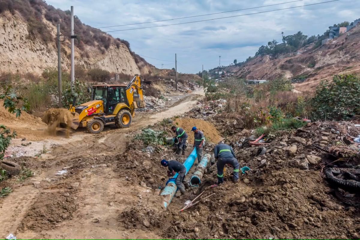 Incendio en basurero clandestino daña tubería de agua y afecta suministro en Tijuana
