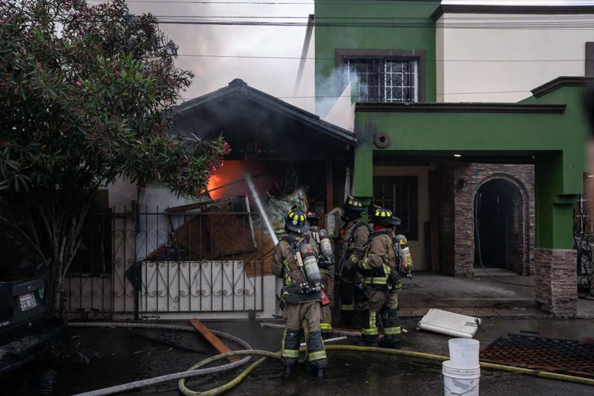Incendio en Lomas del Porvenir, Tijuana, moviliza a bomberos y Policía Municipal