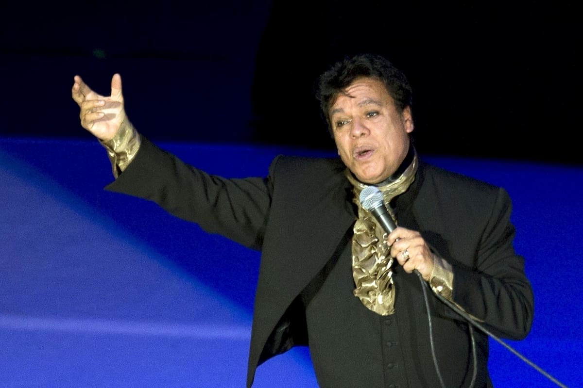 Revelan que Juan Gabriel fue víctima de abuso sexual por parte de un sacerdote cuando tenía 13 años
