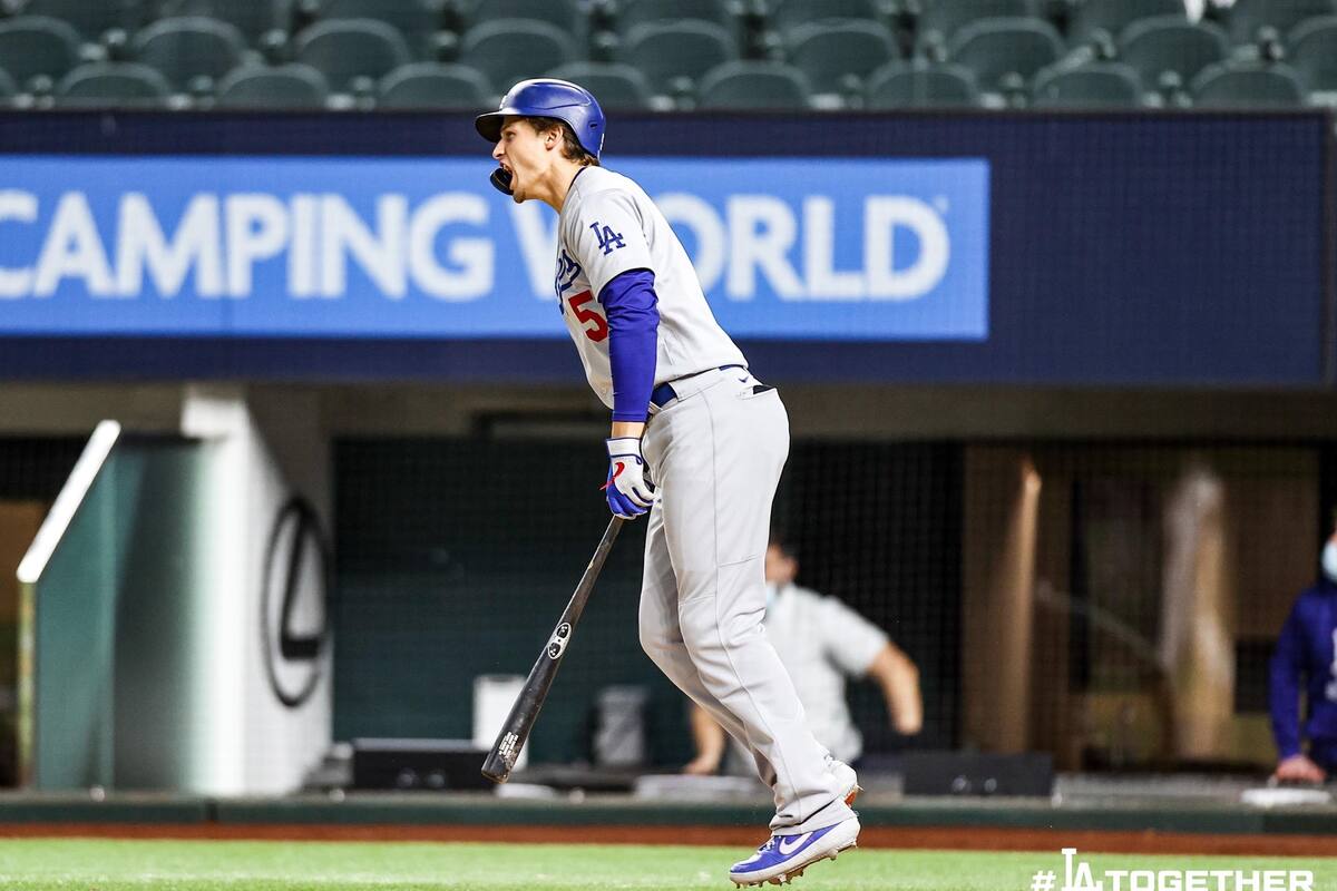 Dodgers respiran al vencer a los Bravos con dos jonrones de Corey Seager