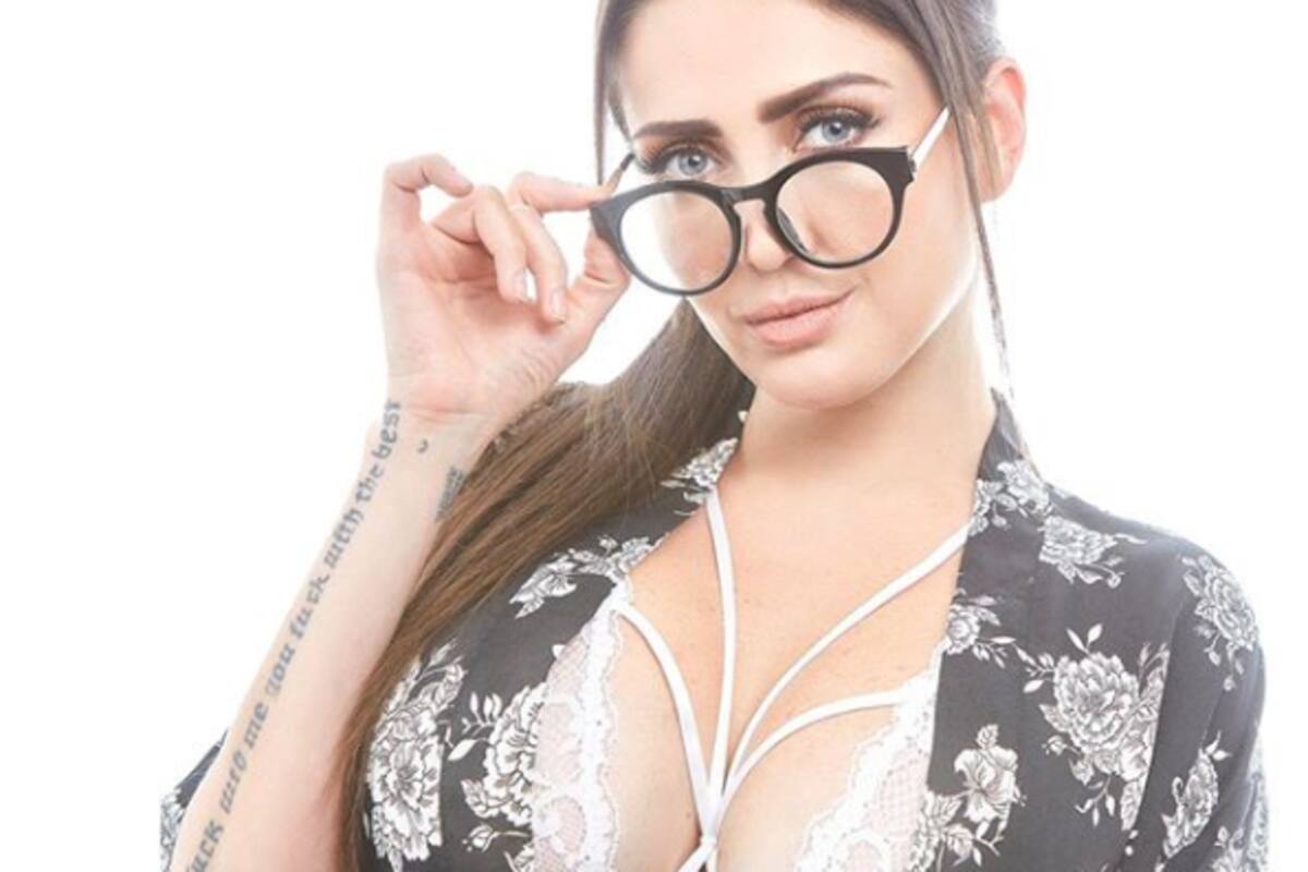 Celia Lora presume de su figura en ajustada ropa deportiva