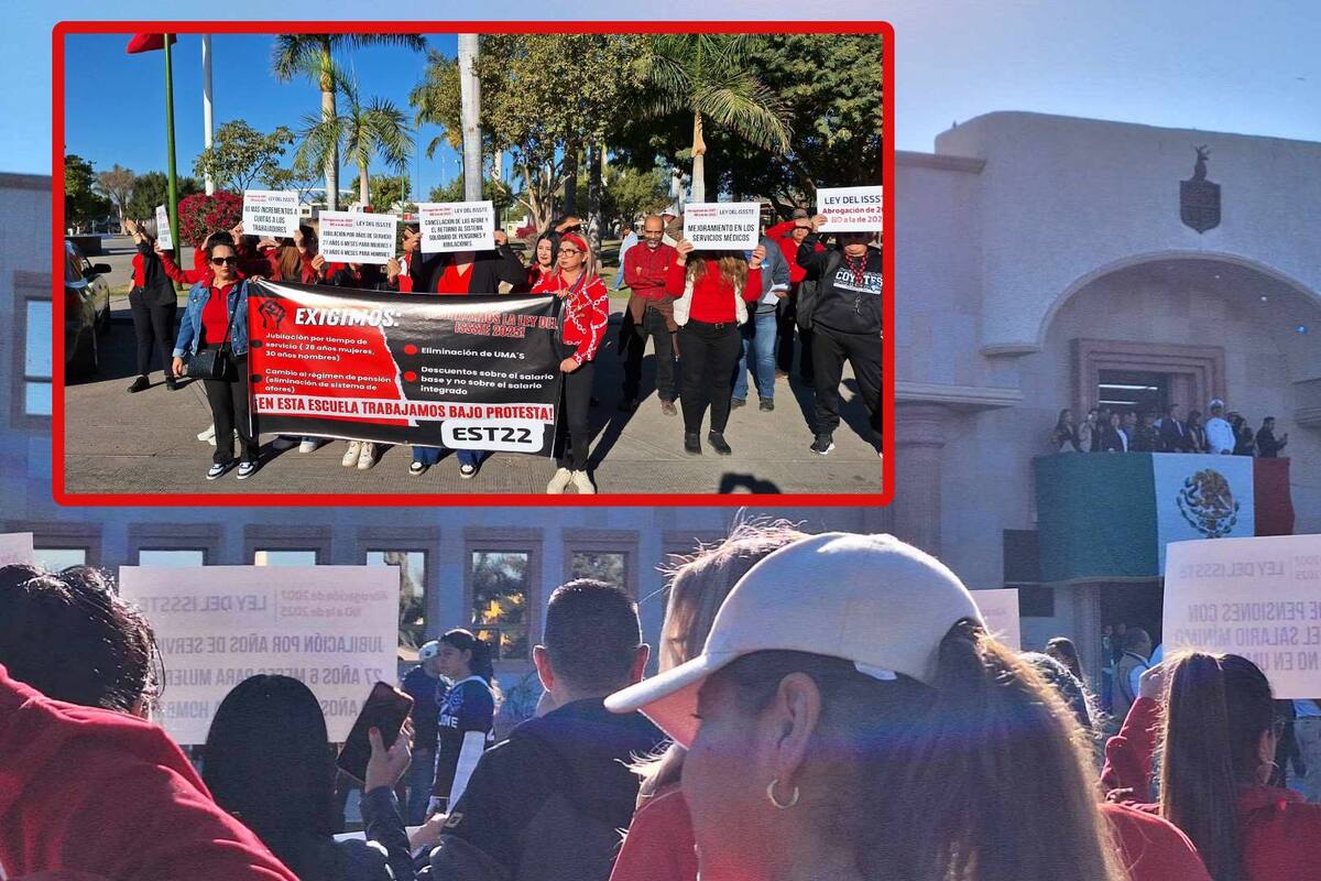 Durante desfile de la bandera se manifiestan maestros de Cajeme contra la reforma del Issste
