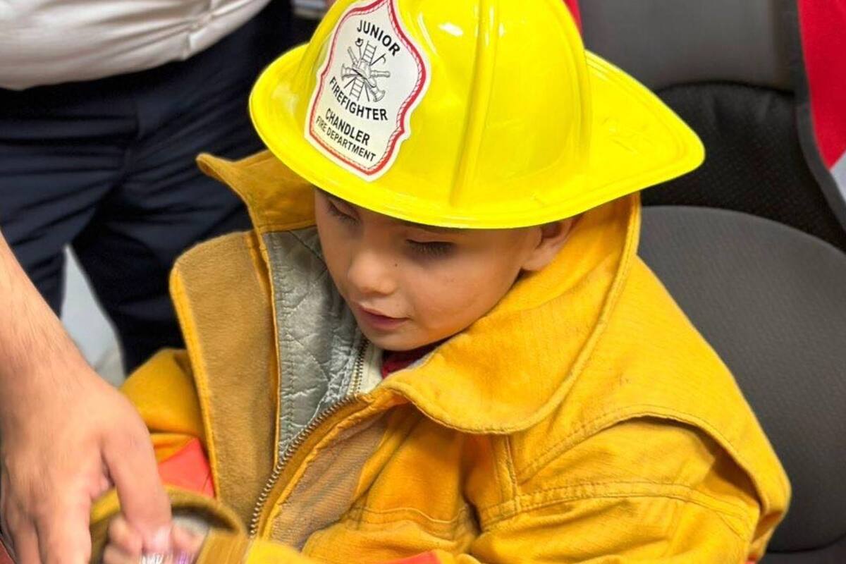 Sueña Luisito con recuperar la vista y ser bombero