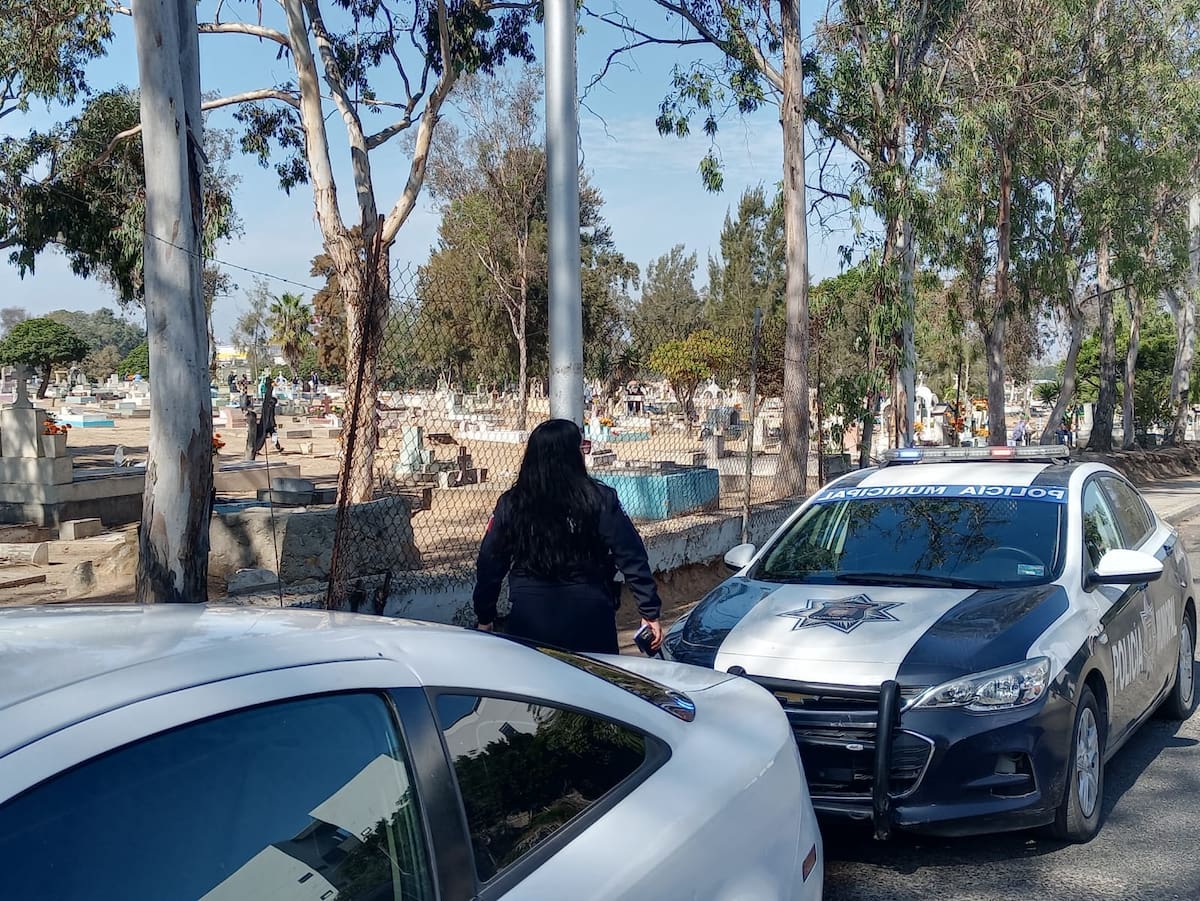 La SSPCM supervisó 20 panteones, manteniendo orden y tranquilidad durante la celebración del Día de Muertos. Foto: Cortesía