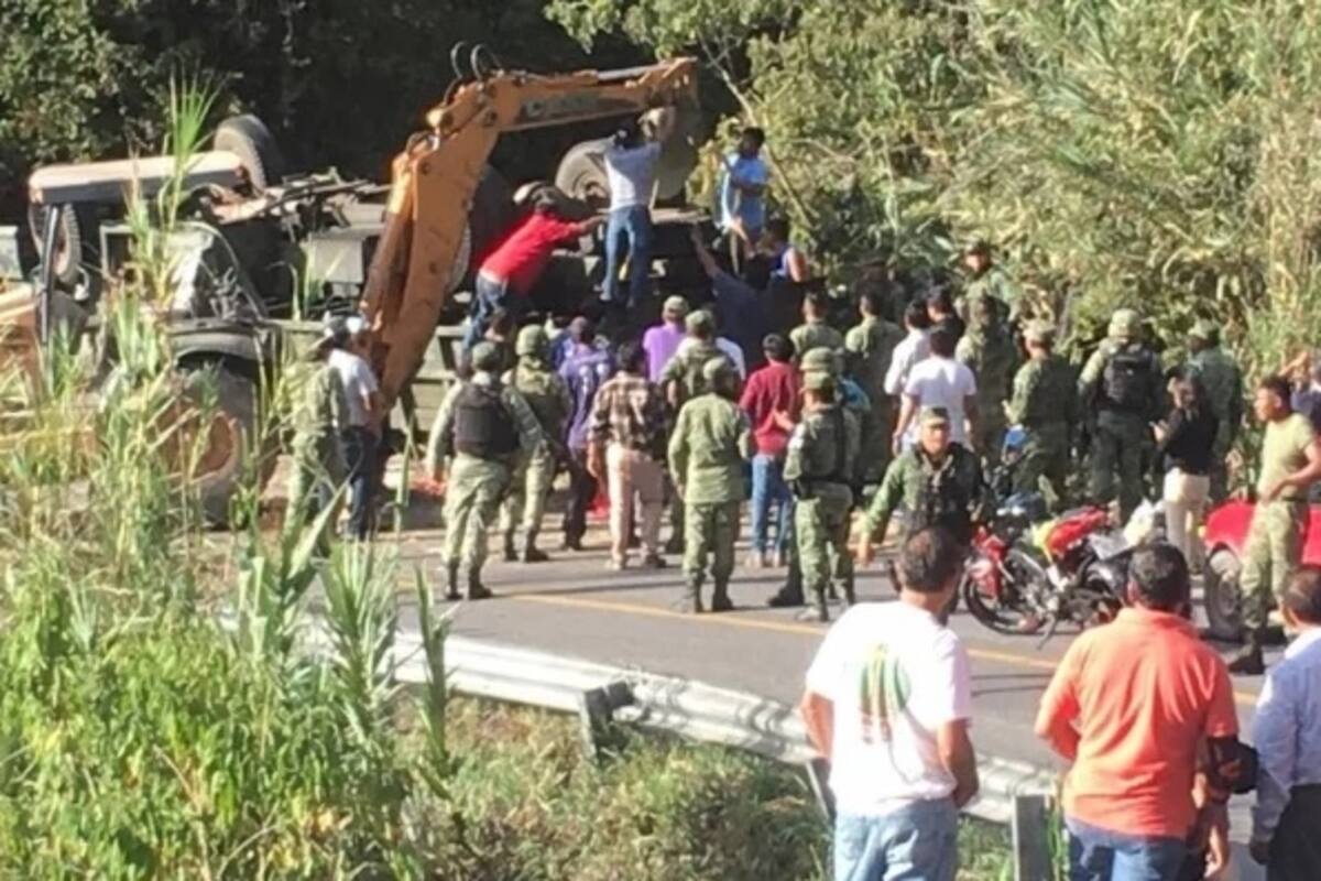 Aumenta a siete la cifra de militares muertos tras volcadura en Oaxaca