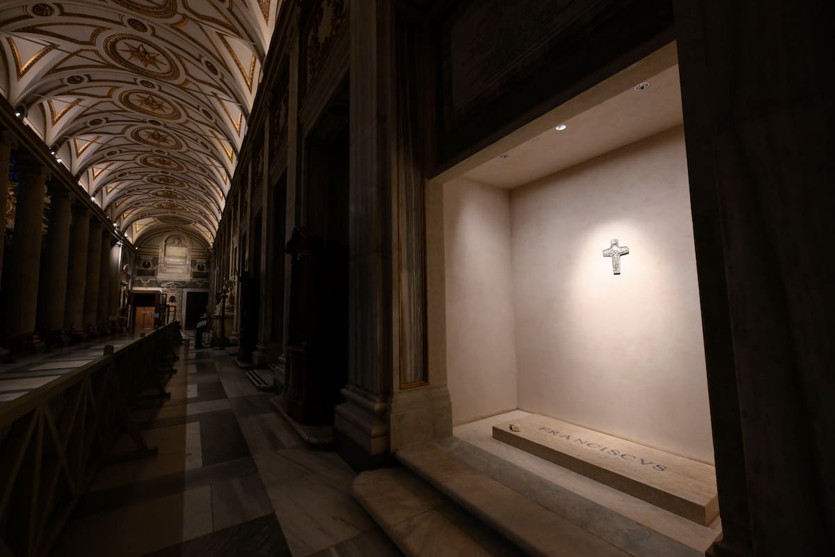 ROMA (ITALIA), 27/04/2025.- Vista de de la tumba del papa Francisco en la basílica de Santa María la Mayor de Roma que abre sus puertas este domingo a primera hora para que los fieles puedan visitarla. EFE/ Prensa del Vaticano / Francesco Sforza / SOLO USO EDITORIAL/SOLO DISPONIBLE PARA ILUSTRAR LA NOTICIA QUE ACOMPAÑA (CRÉDITO OBLIGATORIO)