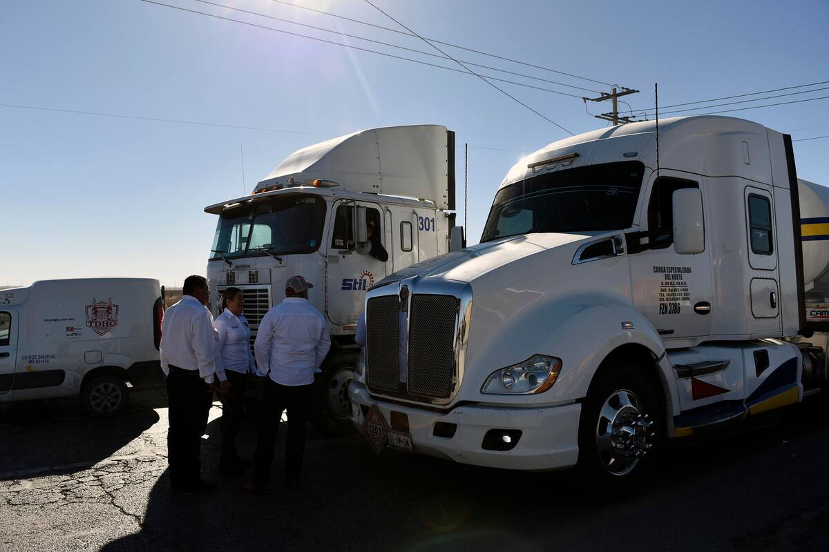 “Déjame regresar a casa, mi familia me espera”: Transportistas cierran carreteras en todo México
