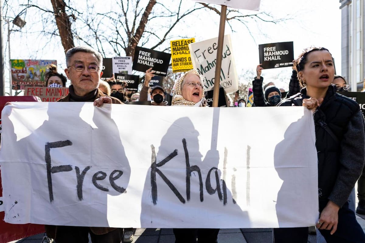 Mahmoud Khalil regresa a Nueva York y se une a manifestación propalestina tras 104 días detenido