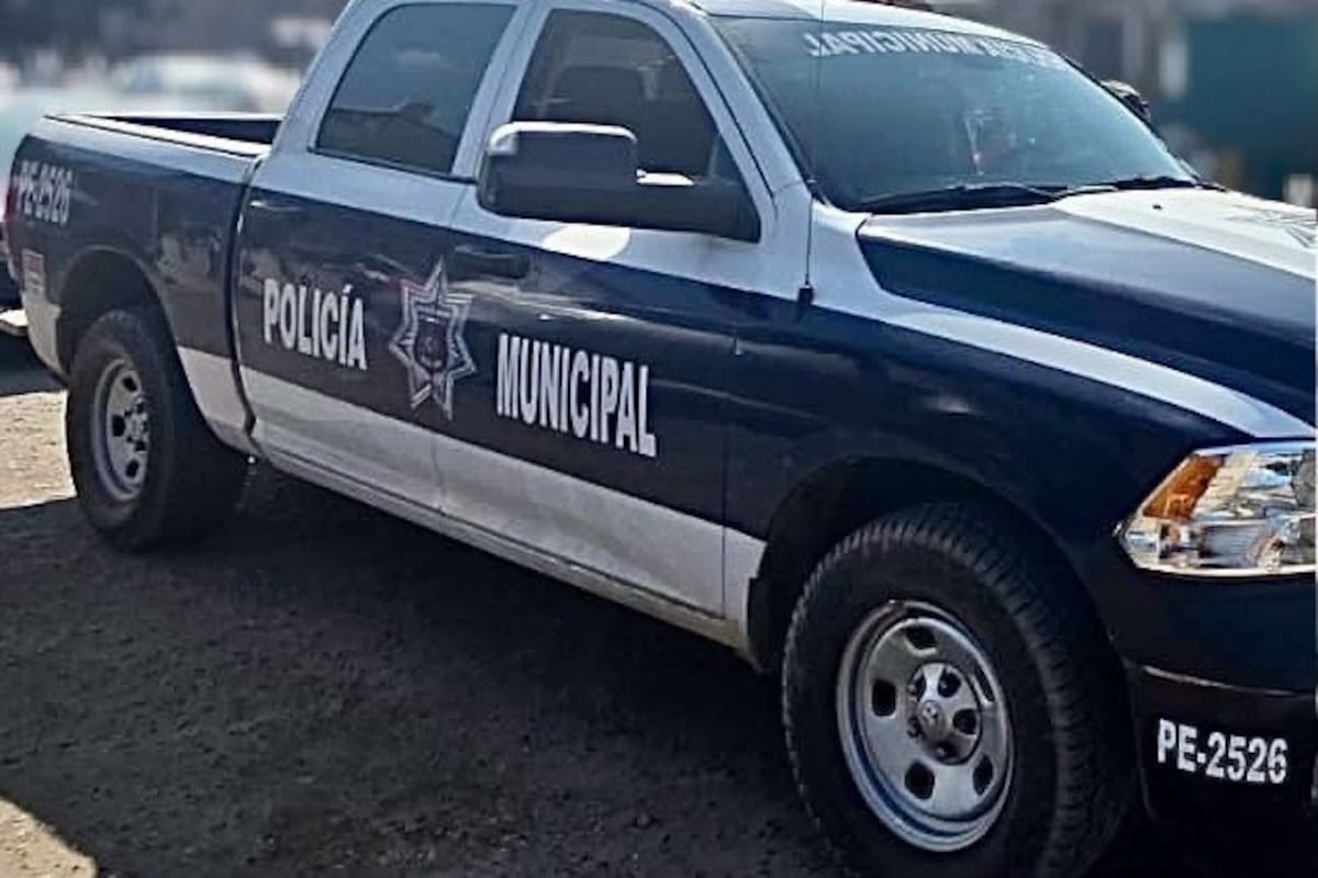 Sorprenden a adolescente dentro de una camioneta y vecinos lo retienen en Ensenada