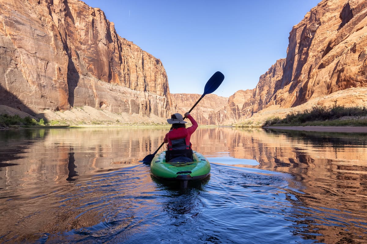 Kayak en Arizona: Ejercítate entre lagos, ríos y parques estatales del Gran Cañón