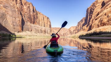 Kayak en Arizona: Ejercítate entre lagos, ríos y parques estatales del Gran Cañón