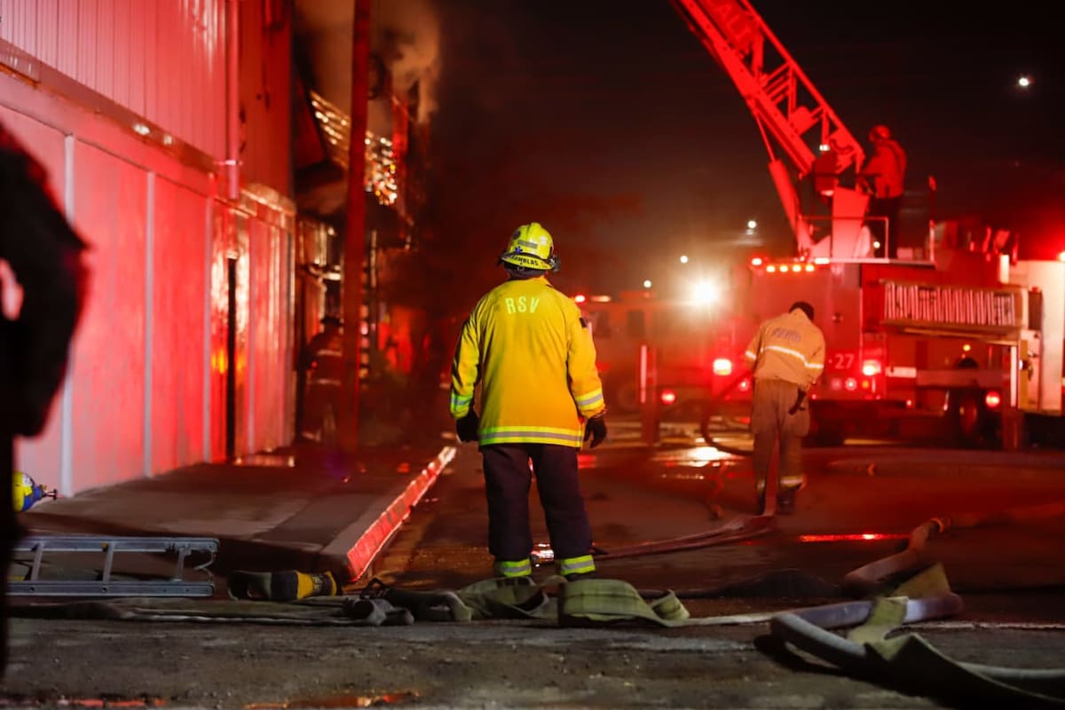Incendio consume casa y comercios en González Ortega