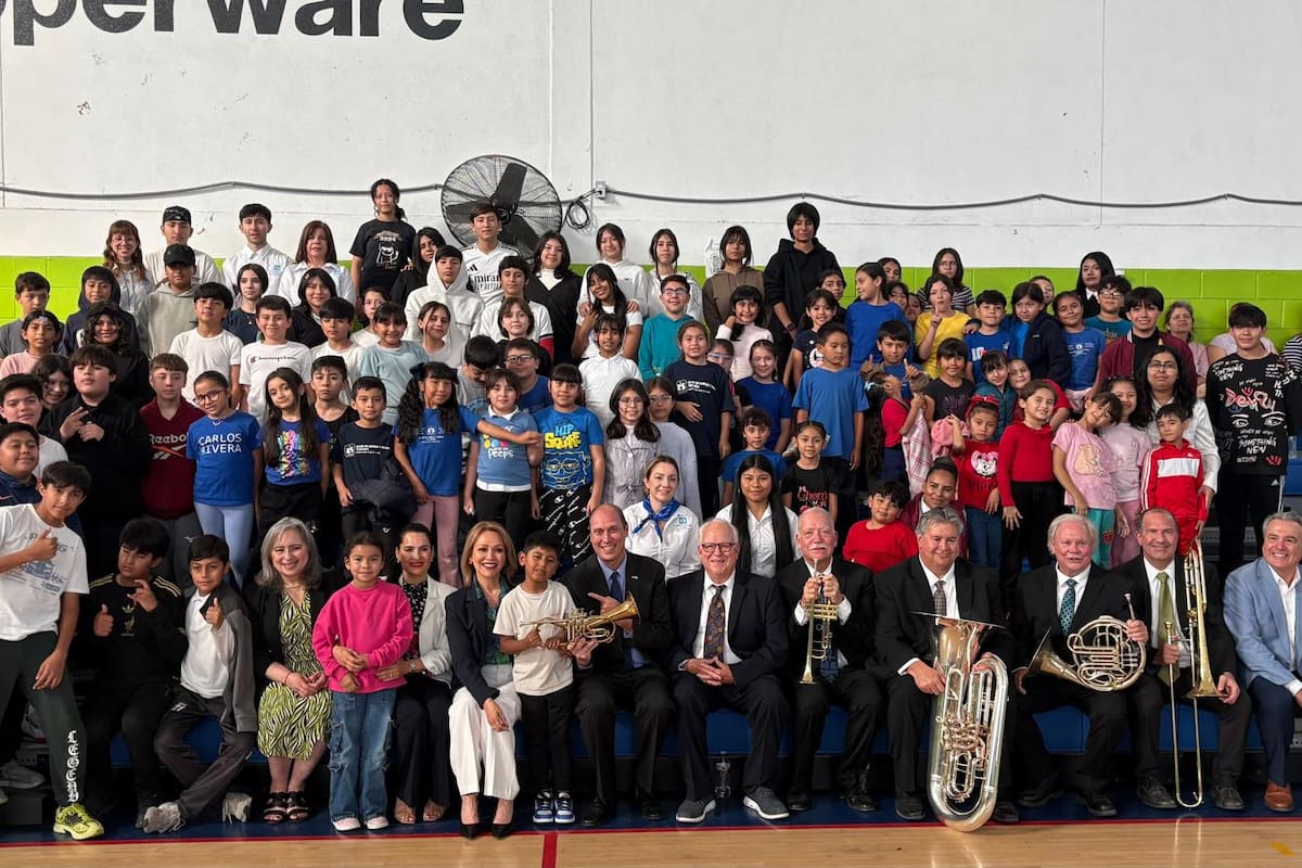 Músicos de San Diego llevan concierto de jazz a niños de Tijuana