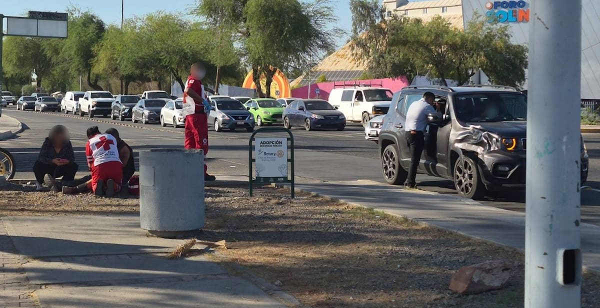El accidente ocurrió frente a la glorieta del monumento a Vicente Guerrero, sobre el bulevar Adolfo López Mateos.│Foto: Said Morones