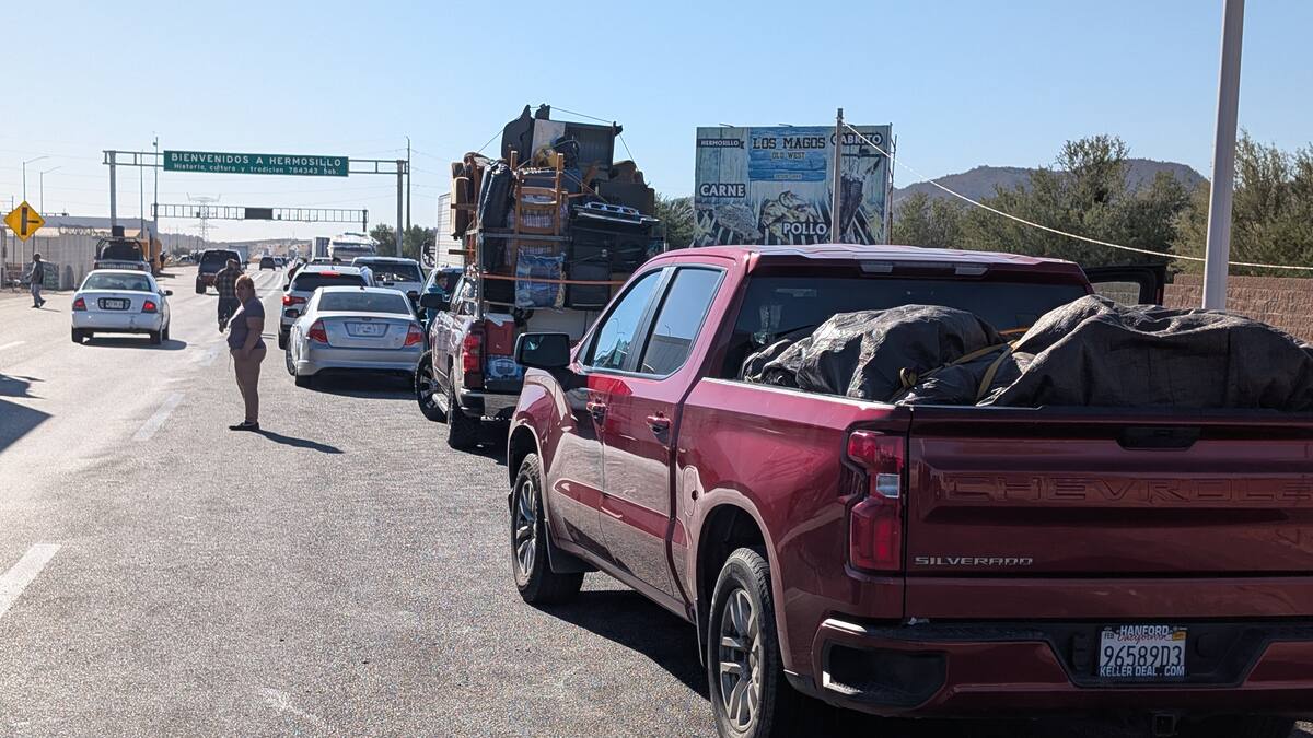 Los paisanos que pasaron por la caseta de cobro de Hermosillo señalaron que la mayoría de ellos viaja en grupos para una mayor seguridad.