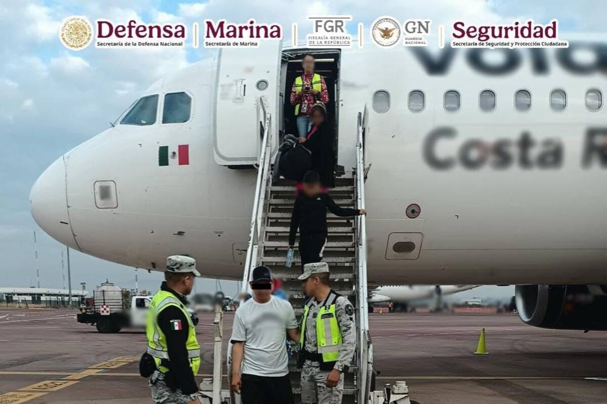 Pasajero detenido viajaba con su esposa e hijos