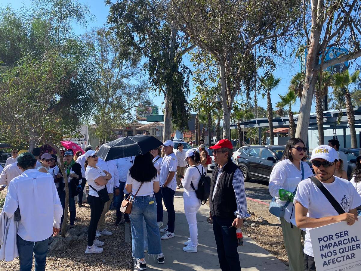 Se manifiestan trabajadores del PJ en la Sentri de Otay