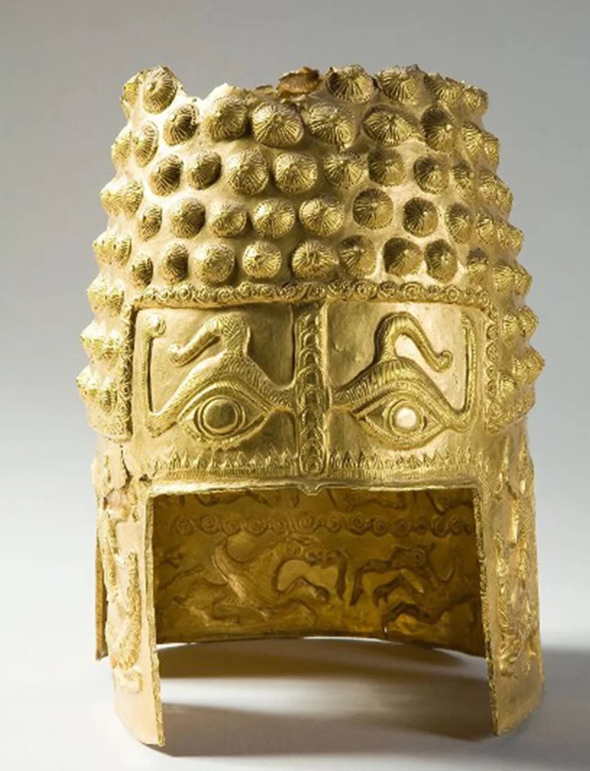 Casco de más de 2,500 años robado. / Policía Holandesa.