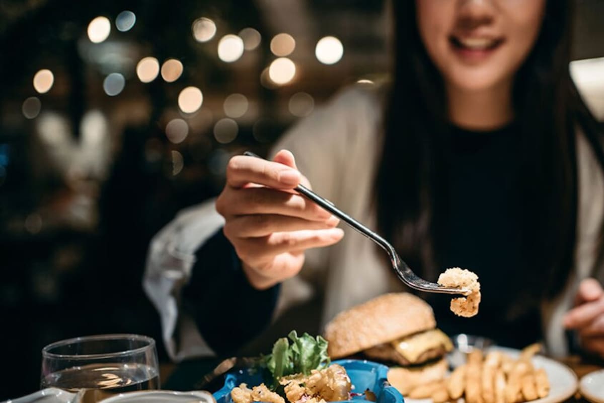 ¿Cenar engorda? Mitos y verdades que debes conocer