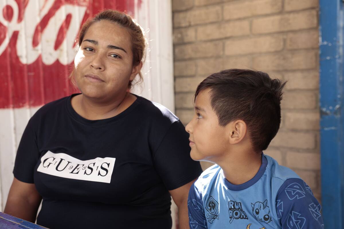 Madre solicita ayuda para los medicamentos de su hijo con quistes