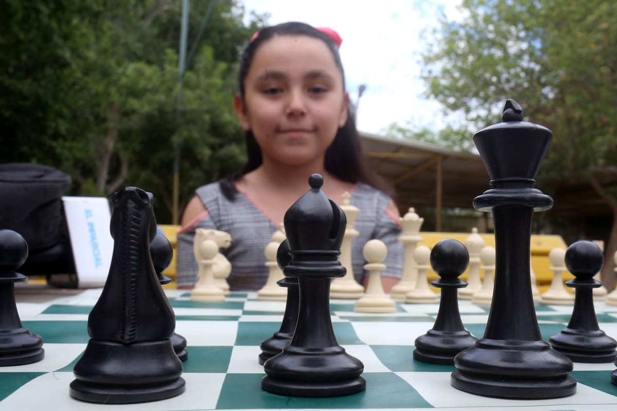 Día del niño en Sonora: Kenya es una Youtuber amante del ajedrez