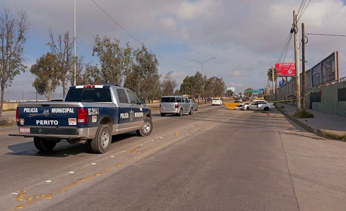 Conductor murió tras impactarse contra muro rumbo a la Ready Lane. Foto: Border Zoom