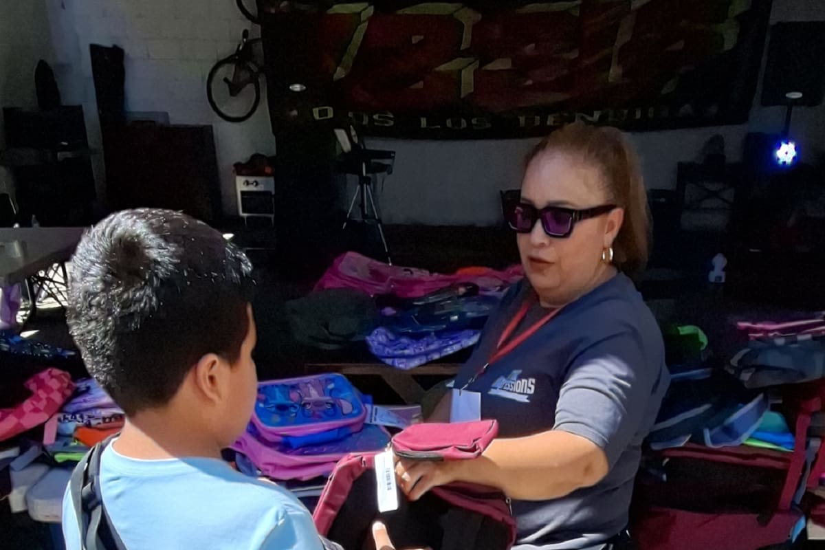 Cholos de Tijuana apoyan a la educación de niños de La Villa