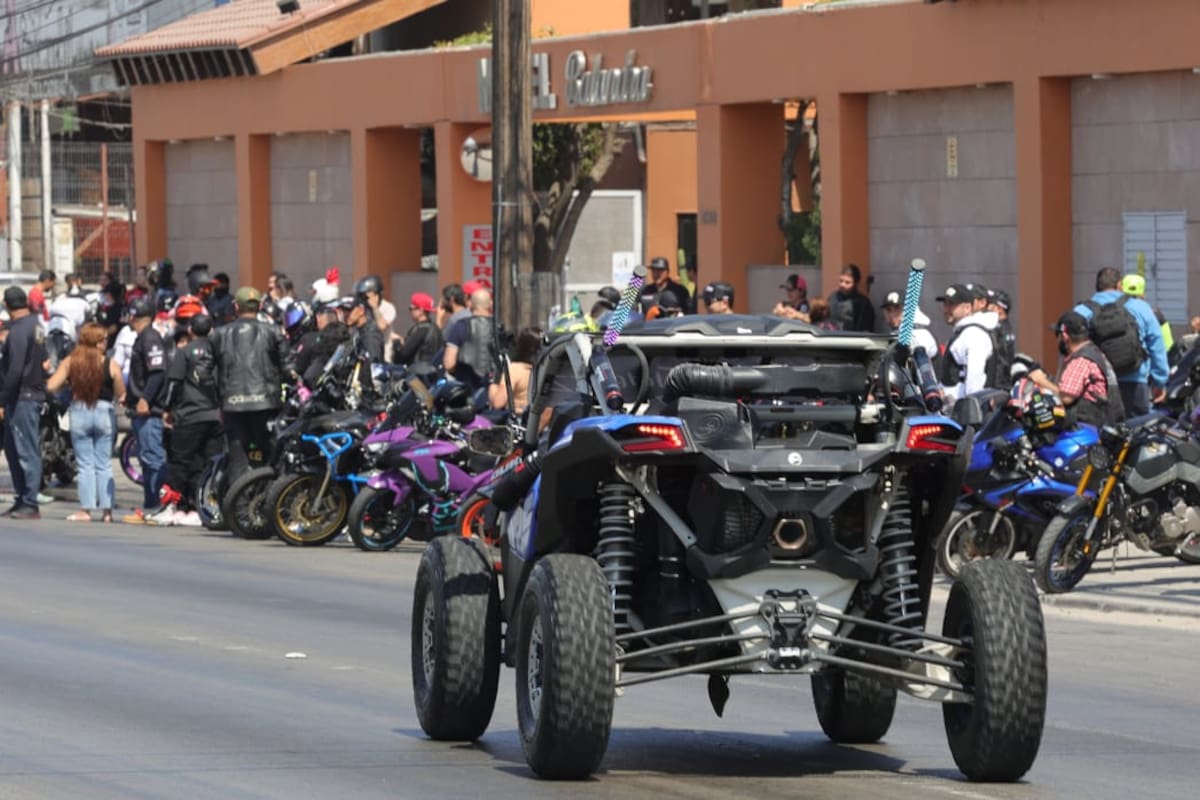 Los motociclistas, provenientes de distintas partes del estado y de California, se reunieron para realizar “stunts”. Foto: Sergio Ortiz