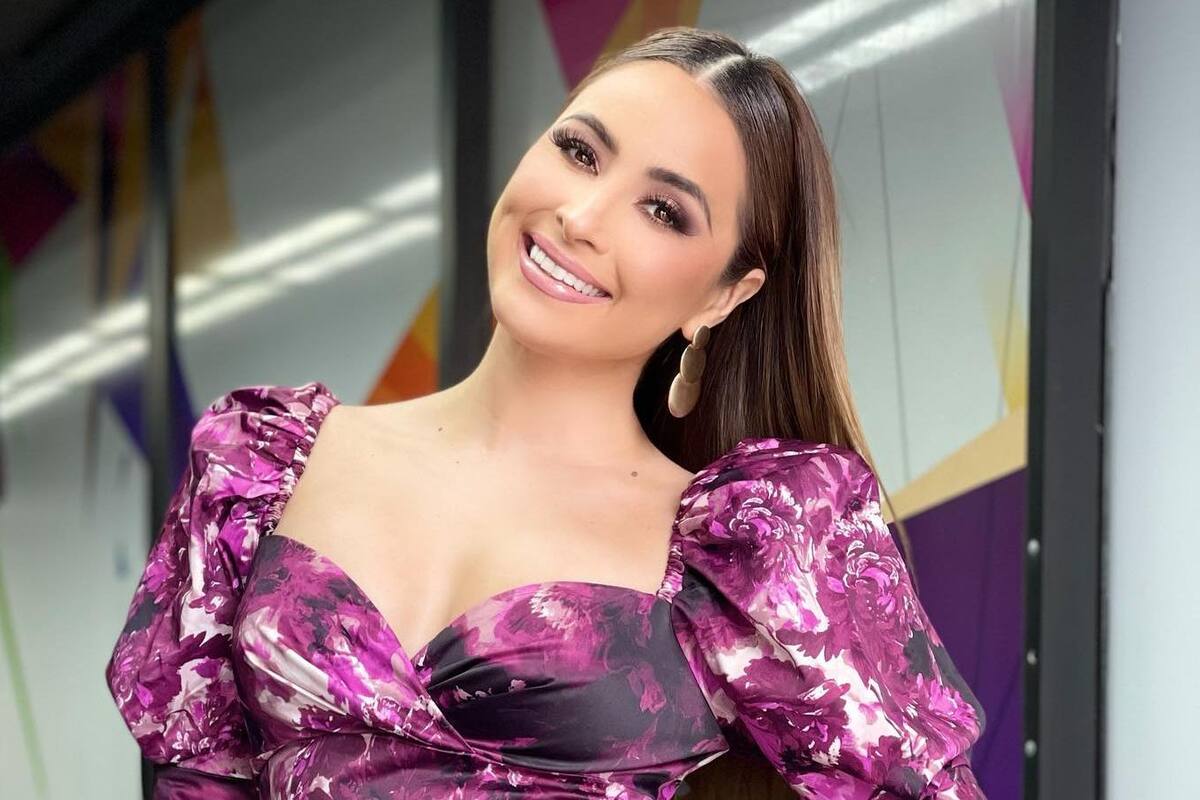 Cynthia Rodríguez enciende las redes sociales enseñando pierna