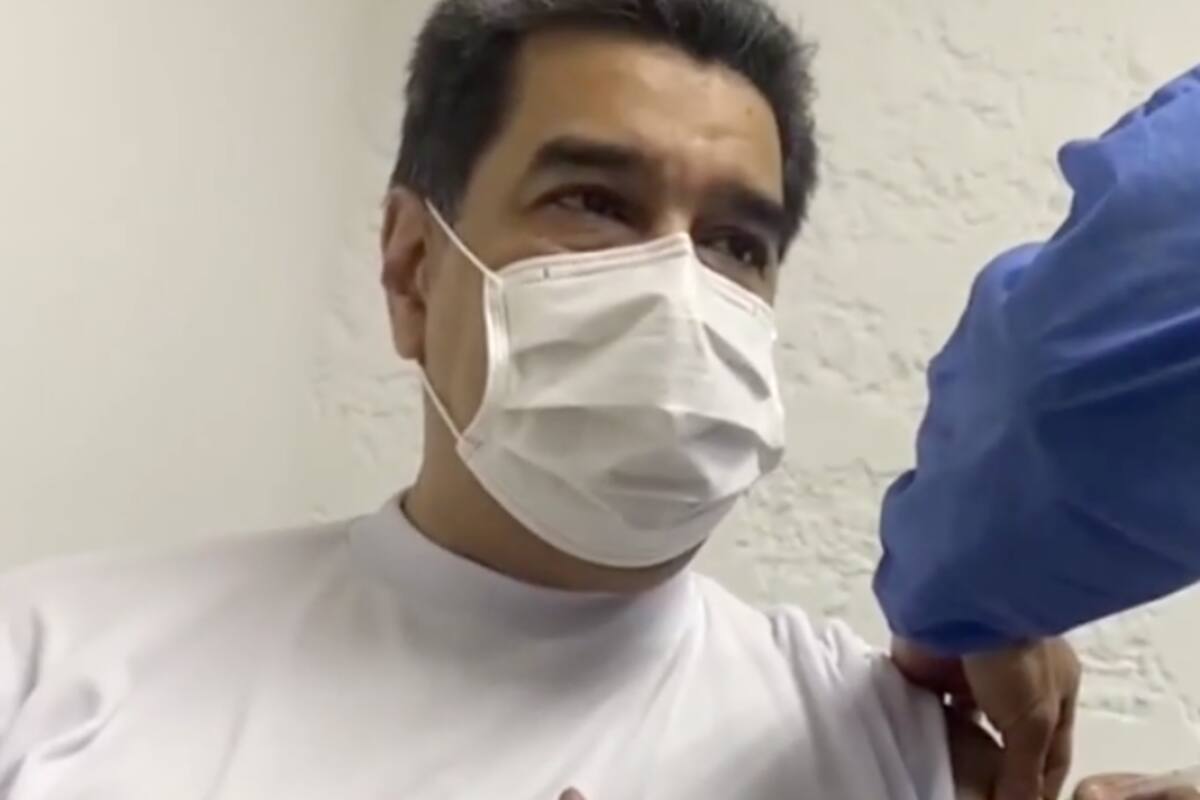 Maduro y su esposa reciben primera dosis de vacuna Sputnik V