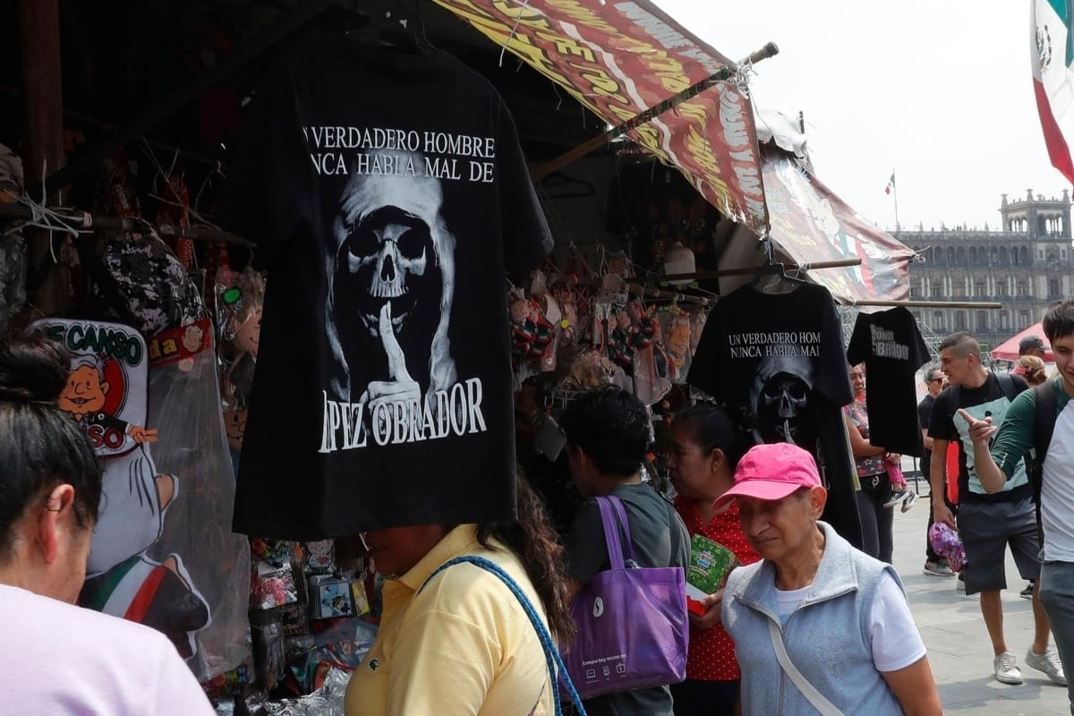 Playera de la Santa Muerte en apoyo a AMLO causa polémica y desata ola de memes