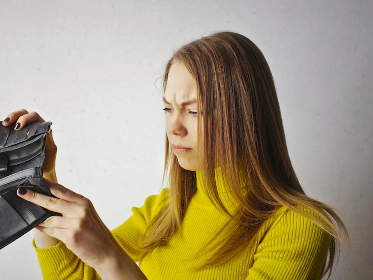 Solo 2 de cada 10 personas registran sus ingresos y gastos, según la ENSAFI; así puedes usar ChatGPT para organizar tus finanzas