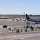 Caos en el aeropuerto de Guadalajara luego que hombre ingresara a la pista y burlara la seguridad; operaciones tuvieron que ser suspendidas